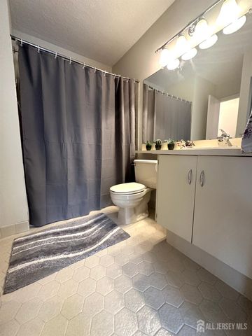 171 Applegate Lane, East Brunswick, NJ 08816