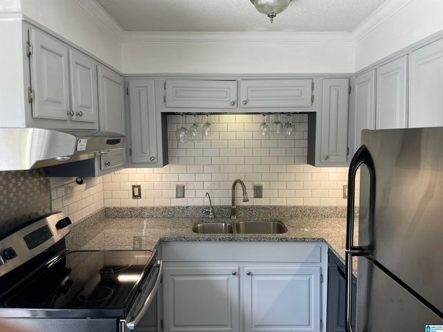 3434 Sandner Ct Apt C, Homewood, AL 35209
