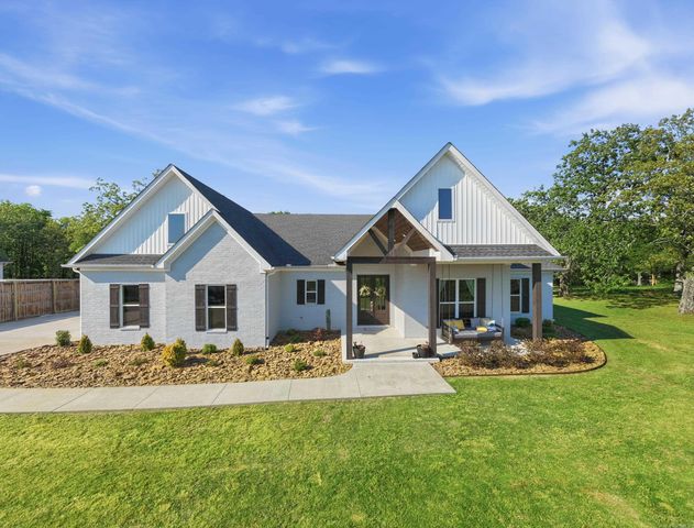 250 E Grandview Heights, Conway, AR 72032