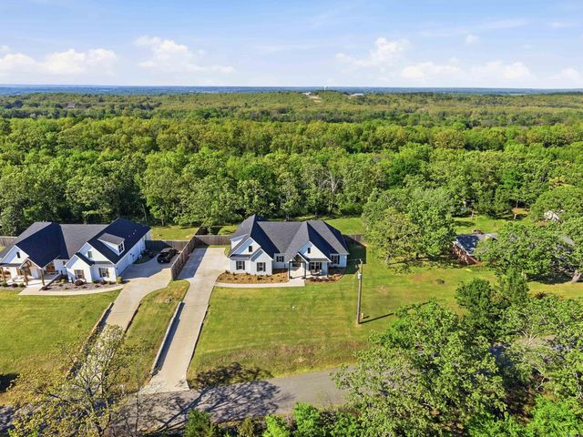 250 E Grandview Heights, Conway, AR 72032
