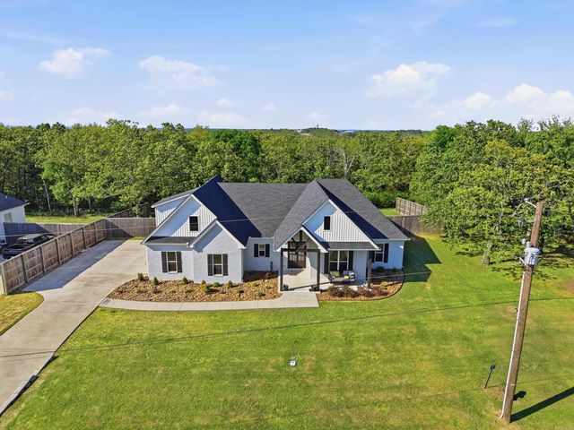 250 E Grandview Heights, Conway, AR 72032