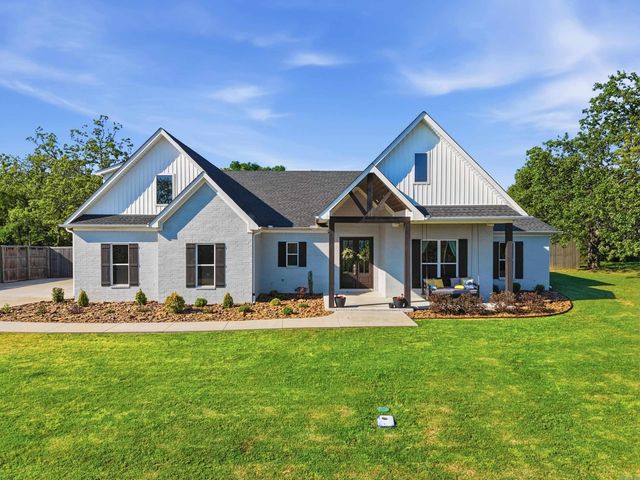 250 E Grandview Heights, Conway, AR 72032