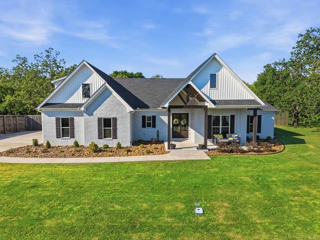 250 E Grandview Heights, Conway, AR 72032