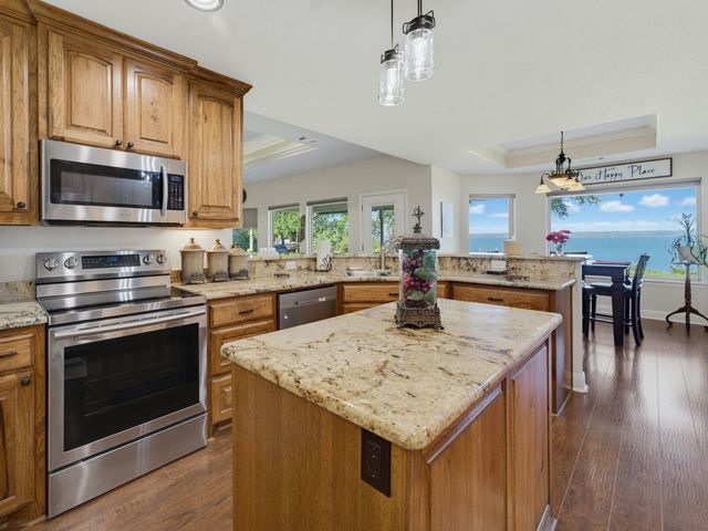 711 Crows Point, Lake Bridgeport, TX 76426