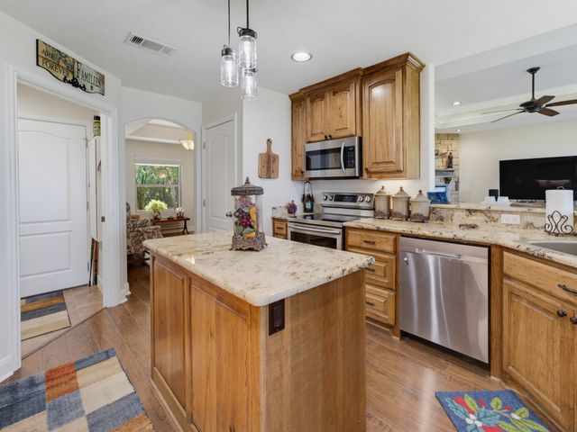 711 Crows Point, Lake Bridgeport, TX 76426