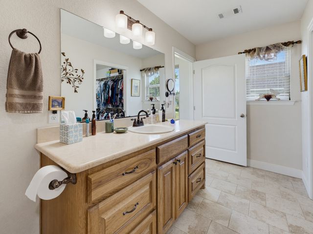711 Crows Point, Lake Bridgeport, TX 76426
