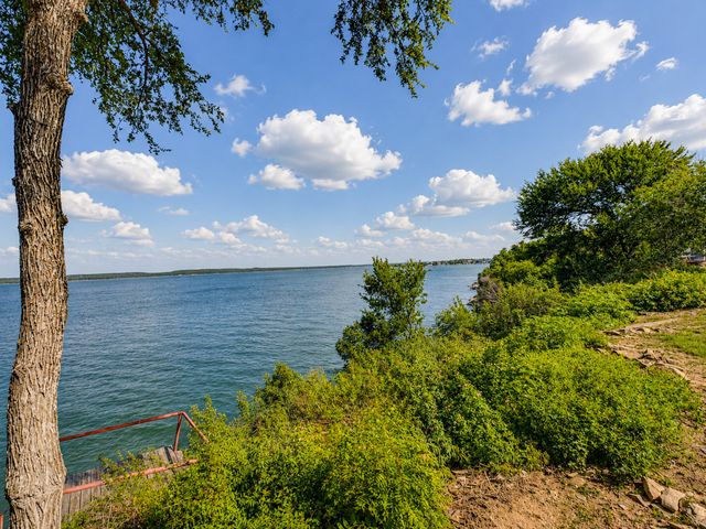 711 Crows Point, Lake Bridgeport, TX 76426