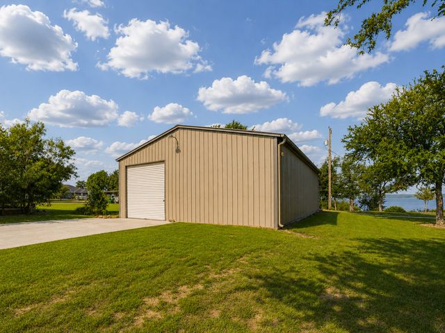 711 Crows Point, Lake Bridgeport, TX 76426