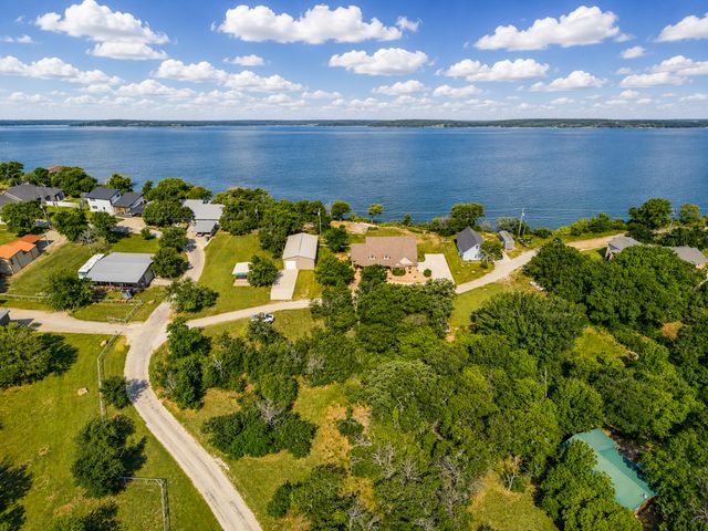 711 Crows Point, Lake Bridgeport, TX 76426