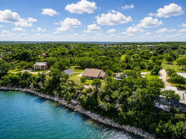 711 Crows Point, Lake Bridgeport, TX 76426