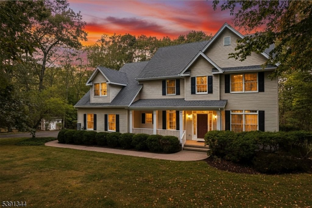 8 Christopher Ct, Mount Olive Twp., NJ 07836