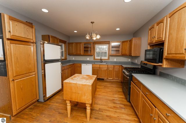 632 E Michigan Street, Farwell, MI 48622