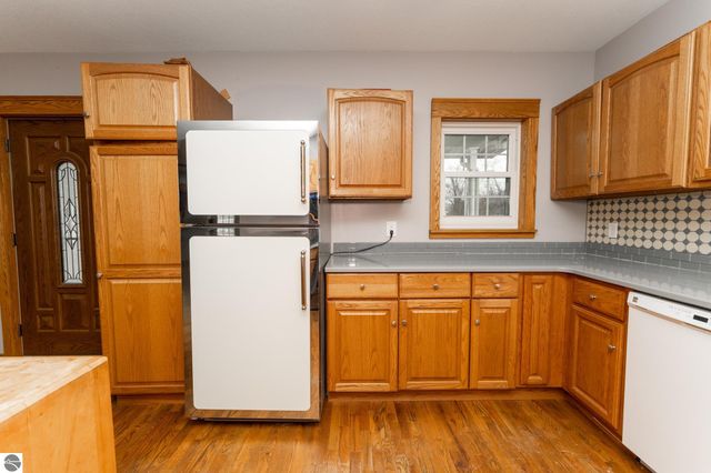 632 E Michigan Street, Farwell, MI 48622