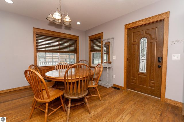 632 E Michigan Street, Farwell, MI 48622