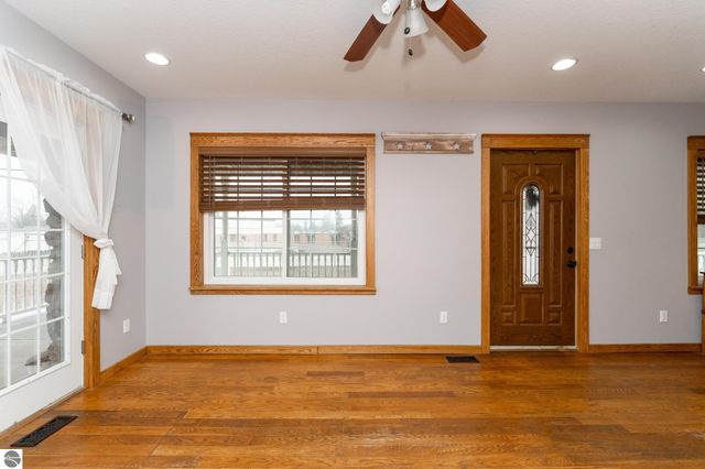 632 E Michigan Street, Farwell, MI 48622