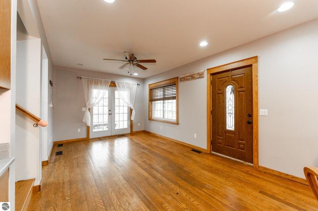 632 E Michigan Street, Farwell, MI 48622