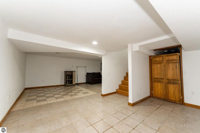 632 E Michigan Street, Farwell, MI 48622