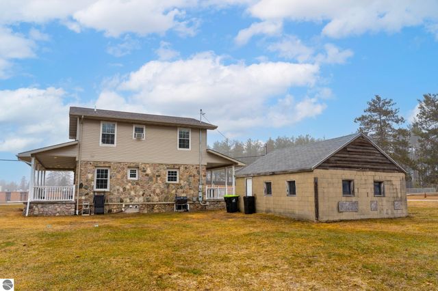 632 E Michigan Street, Farwell, MI 48622