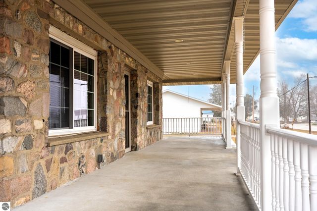 632 E Michigan Street, Farwell, MI 48622