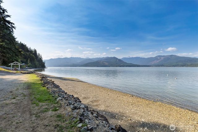 6698 Crimson Sky Loop, Seabeck, WA 98380