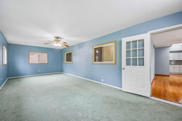 670 Lakeview Lane, Hoffman Estates, IL 60169