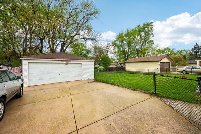 670 Lakeview Lane, Hoffman Estates, IL 60169