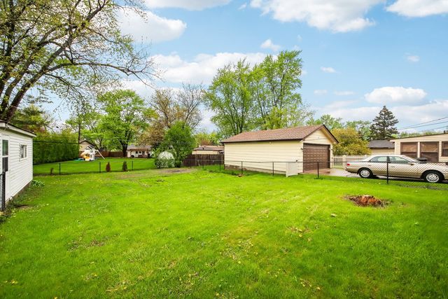 670 Lakeview Lane, Hoffman Estates, IL 60169