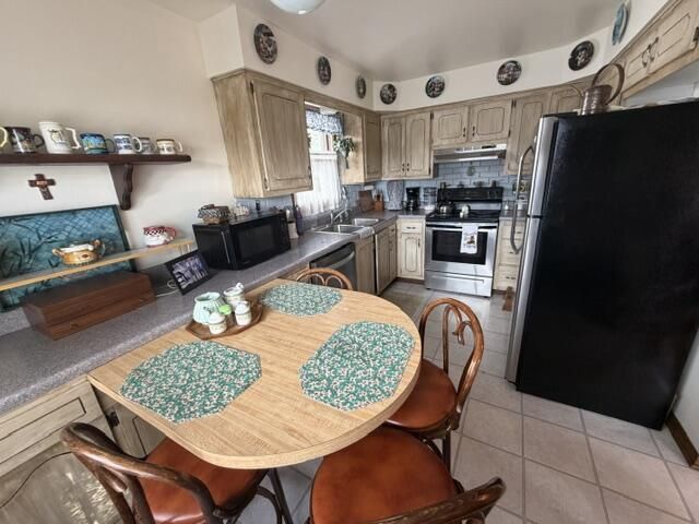 4913 Westway AVENUE, Racine, WI 53406