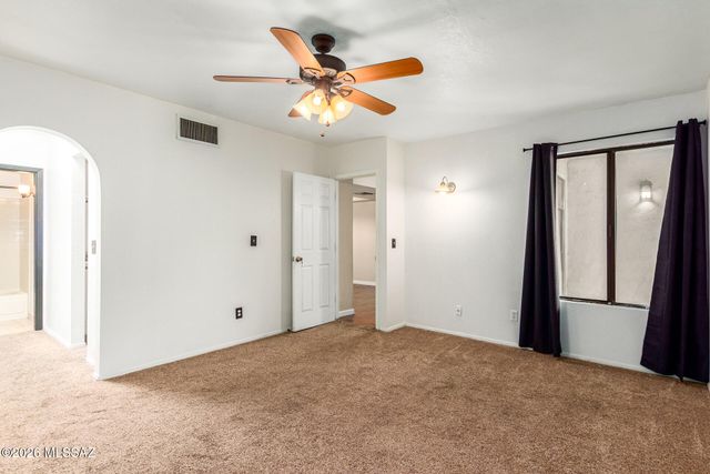 8255 N Oracle Rd Apt 210, Tucson, AZ 85704