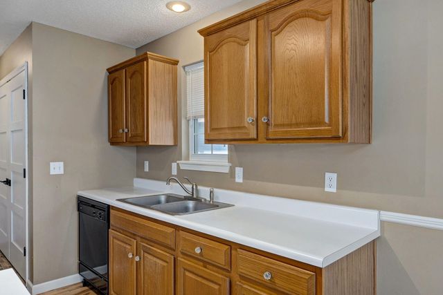 3923 W Kay Pointe Boulevard, Springfield, MO 65802