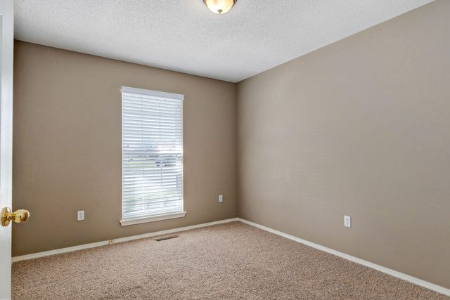 3923 W Kay Pointe Boulevard, Springfield, MO 65802