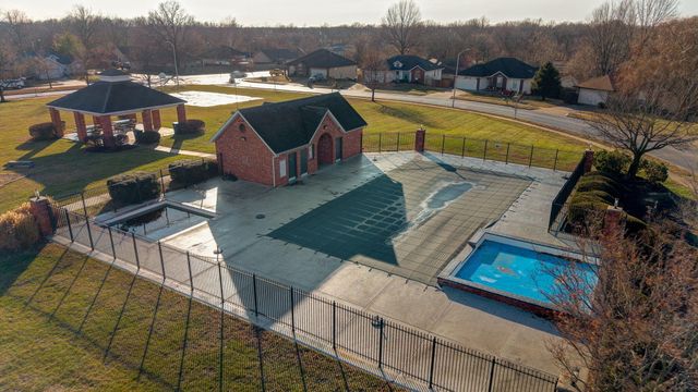 3923 W Kay Pointe Boulevard, Springfield, MO 65802