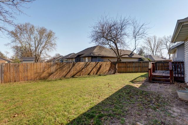 3923 W Kay Pointe Boulevard, Springfield, MO 65802