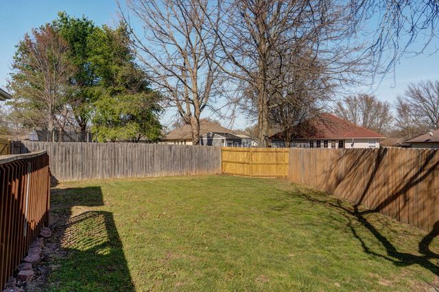 3923 W Kay Pointe Boulevard, Springfield, MO 65802