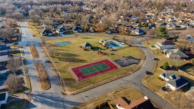 3923 W Kay Pointe Boulevard, Springfield, MO 65802