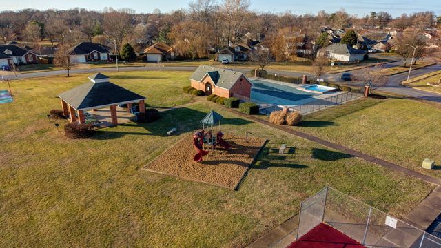 3923 W Kay Pointe Boulevard, Springfield, MO 65802