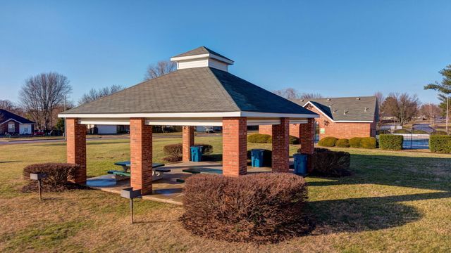 3923 W Kay Pointe Boulevard, Springfield, MO 65802