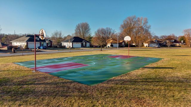 3923 W Kay Pointe Boulevard, Springfield, MO 65802