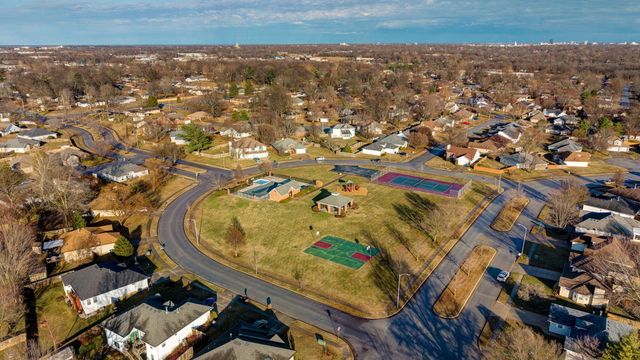 3923 W Kay Pointe Boulevard, Springfield, MO 65802