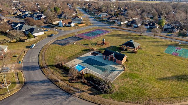 3923 W Kay Pointe Boulevard, Springfield, MO 65802