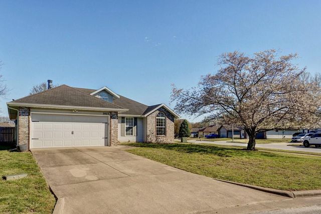 3923 W Kay Pointe Boulevard, Springfield, MO 65802
