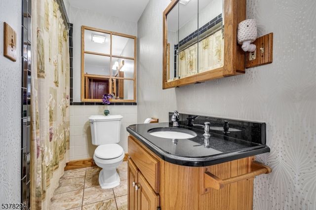 87 Amwell Rd, Millstone Boro, NJ 08844