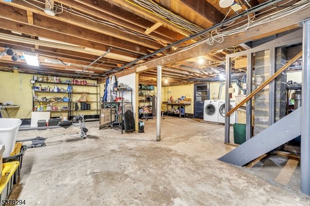 87 Amwell Rd, Millstone Boro, NJ 08844