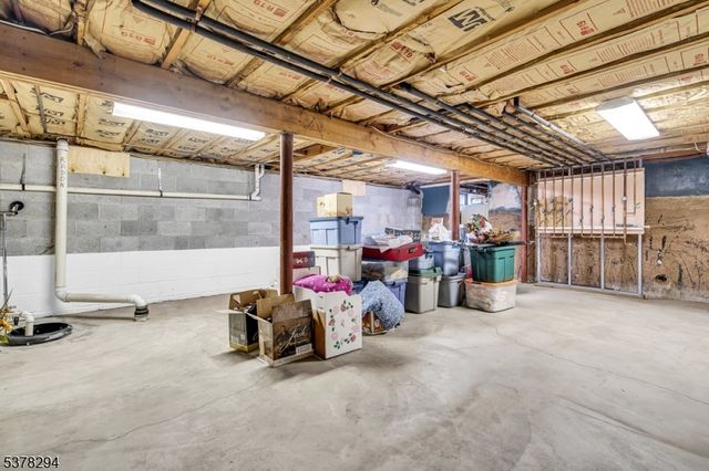 87 Amwell Rd, Millstone Boro, NJ 08844