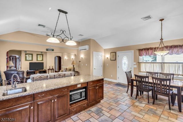 87 Amwell Rd, Millstone Boro, NJ 08844