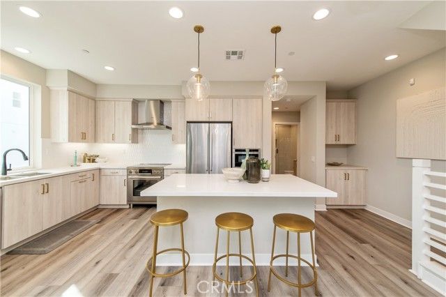 824 s harbor blvd, Santa Ana, CA 92704