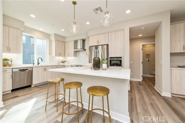 824 s harbor blvd, Santa Ana, CA 92704