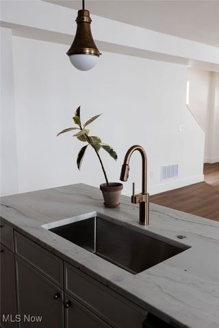 1337 W 59th Street, Cleveland, OH 44102