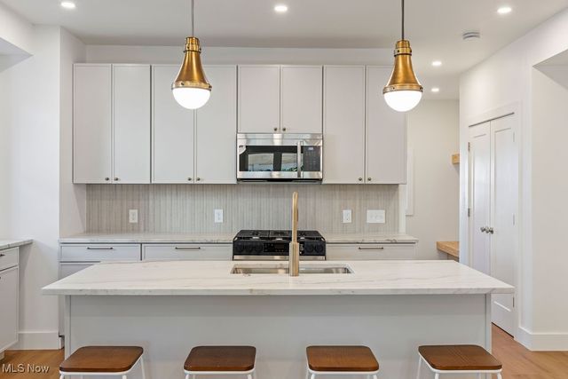 1337 W 59th Street, Cleveland, OH 44102