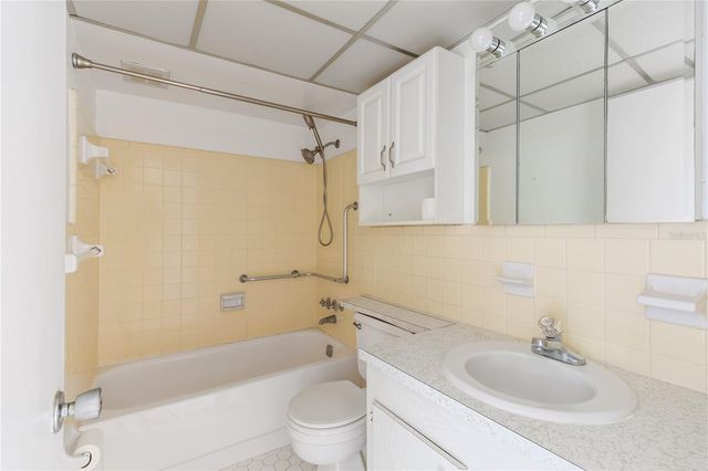 11251 80TH AVENUE 202, Seminole, FL 33772
